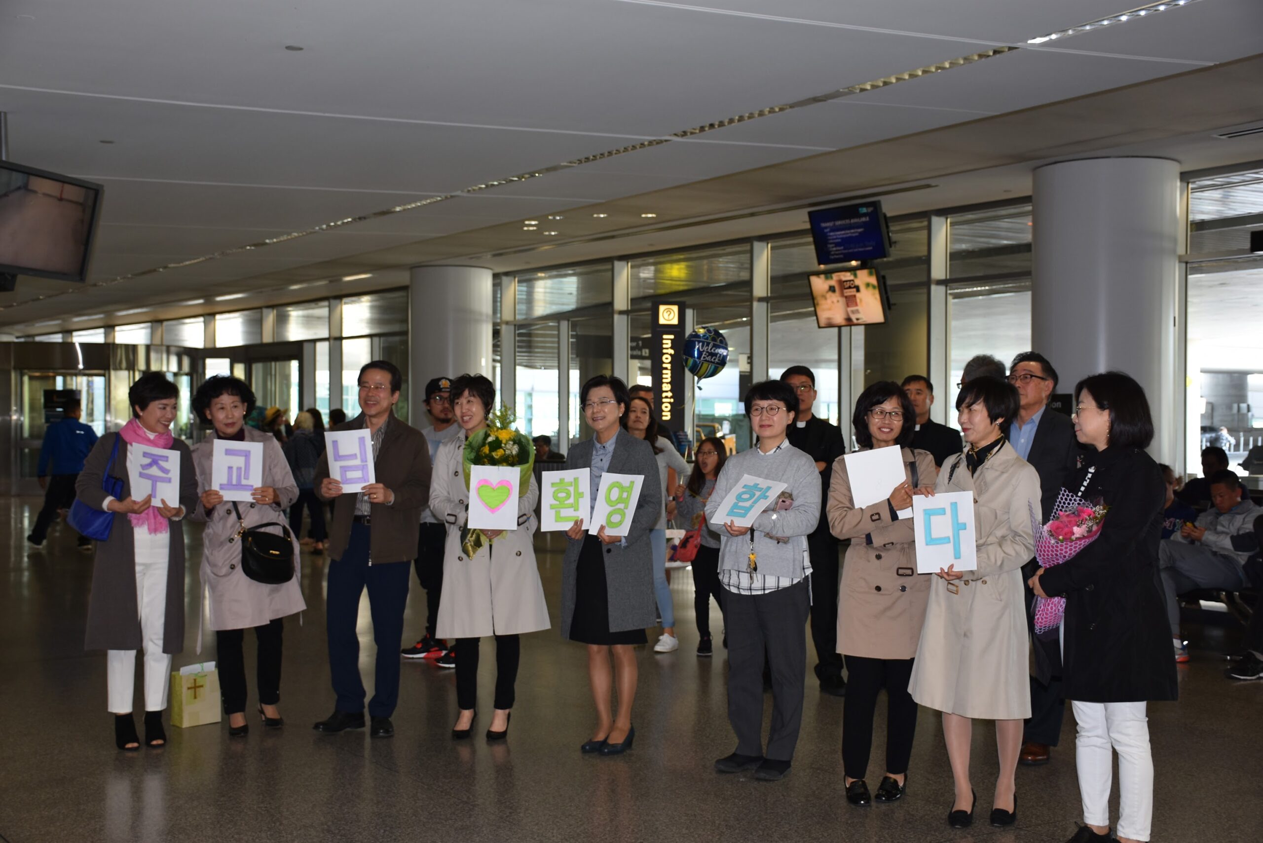 춘천교회 김운회 루카 주교님의 방문을 환영합니다
