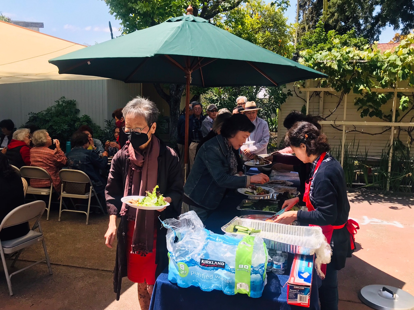 미국 캘리포니아 오클랜드 성당 젊음이 넘치는 음악팀 (햇빛속의 산책) / 요아킴 안나회 사제관 뒤마당 야유회 점심식사