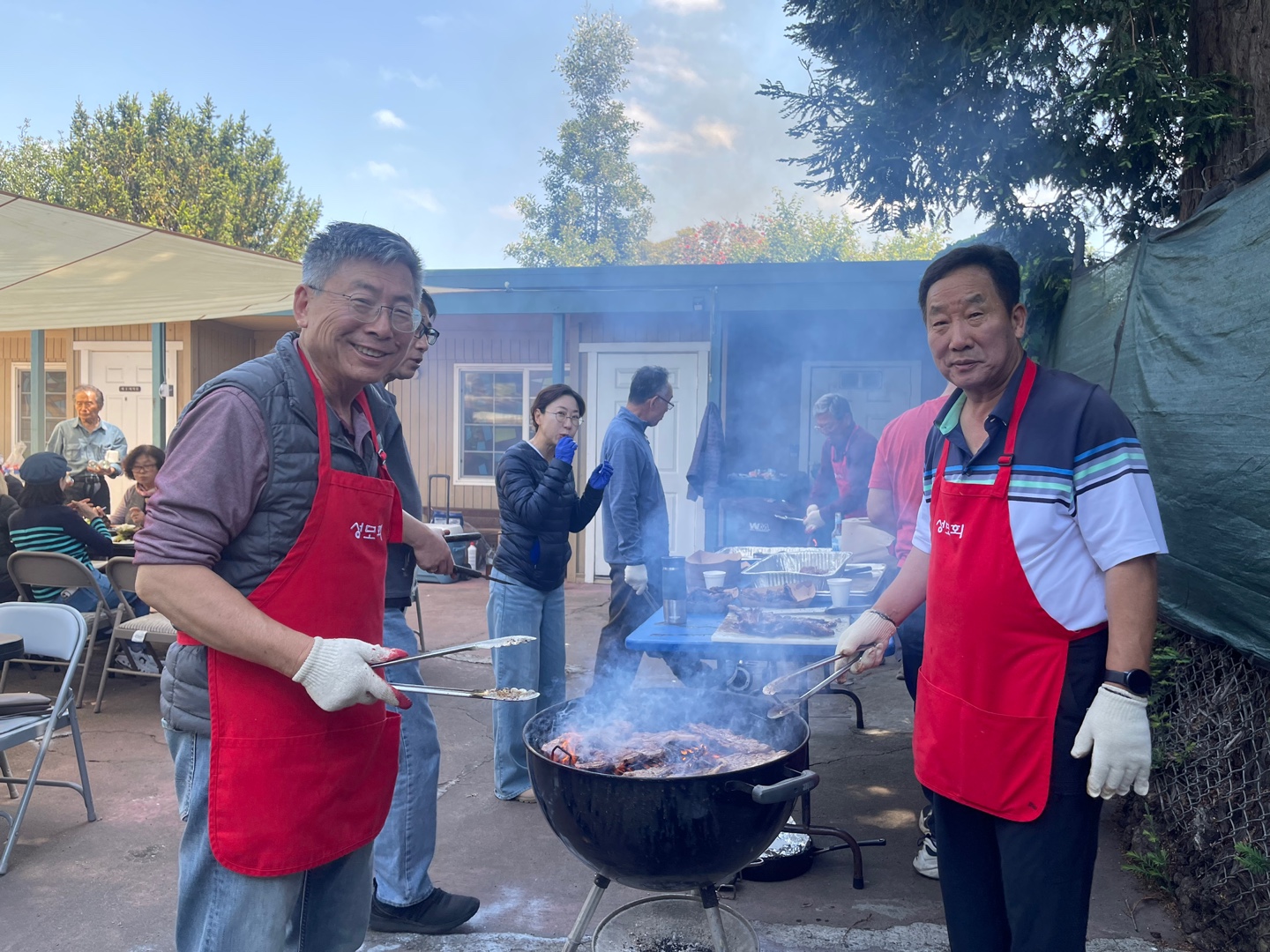 미국 캘리포니아 오클랜드 성당 젊음이 넘치는 음악팀 (햇빛속의 산책) / 요아킴 안나회 사제관 뒤마당 야유회 점심식사
