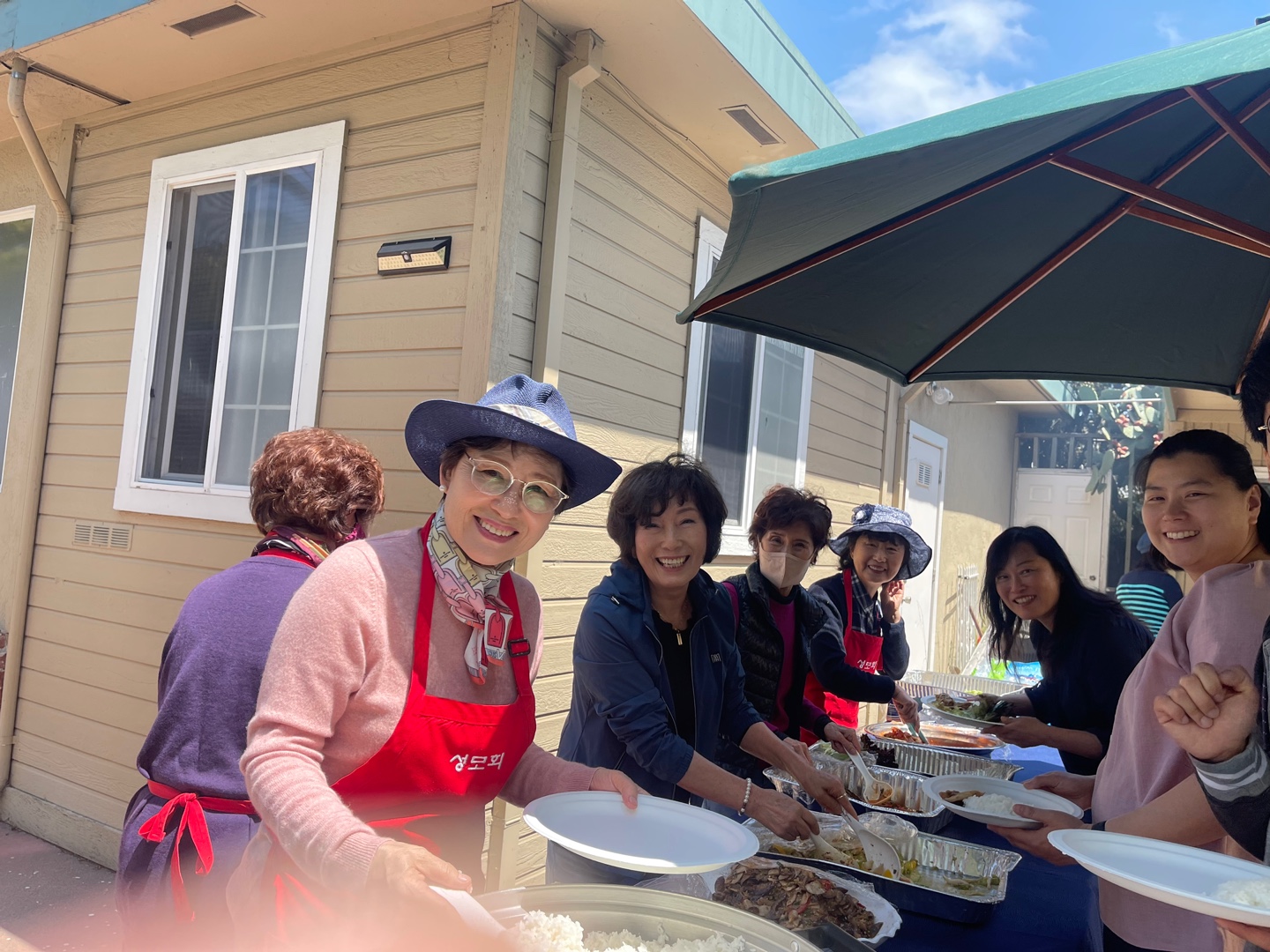미국 캘리포니아 오클랜드 성당 젊음이 넘치는 음악팀 (햇빛속의 산책) / 요아킴 안나회 사제관 뒤마당 야유회 점심식사