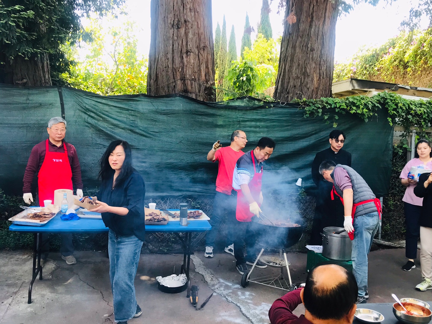 미국 캘리포니아 오클랜드 성당 젊음이 넘치는 음악팀 (햇빛속의 산책) / 요아킴 안나회 사제관 뒤마당 야유회 점심식사